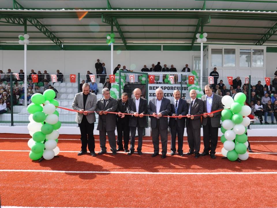 Değirmenlik Belediyesi Sadık Cemil Stadı açıldı